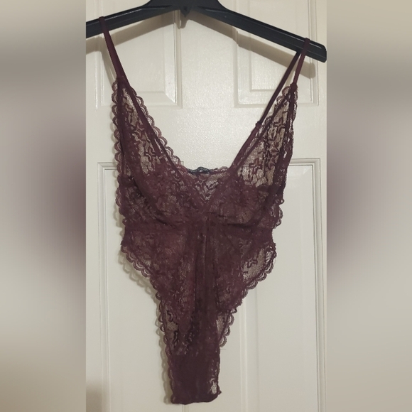MAROON Lace bodysuit with a deep V-neck and thin straps - Picture 7 of 11